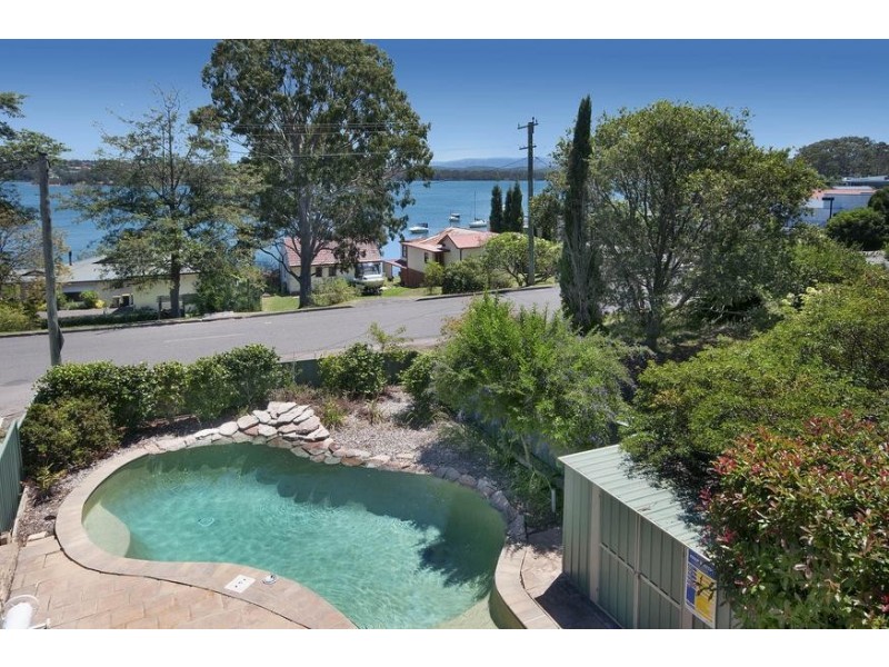132 Coal Point Road, Coal Point NSW 2283