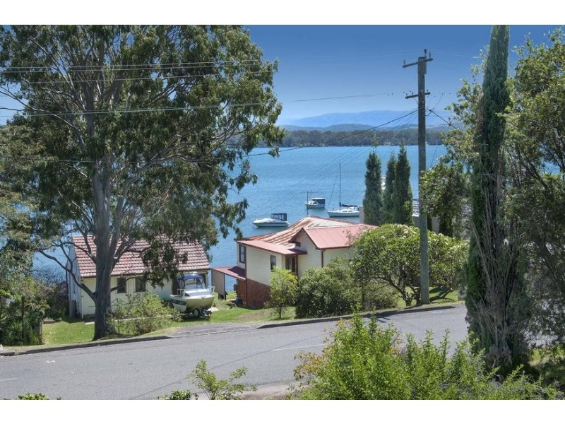 132 Coal Point Road, Coal Point NSW 2283