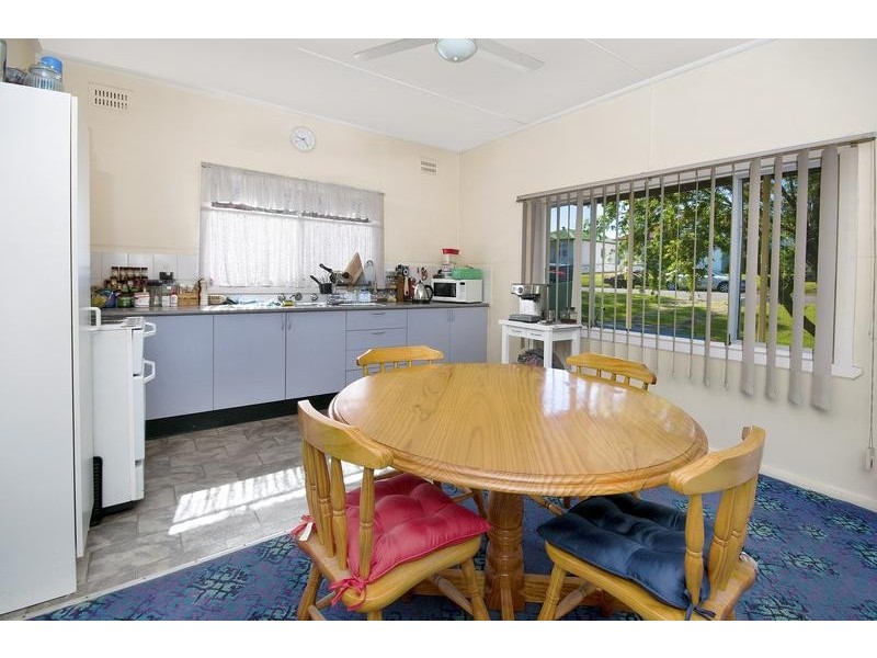 21 Fourth Street, Booragul NSW 2284