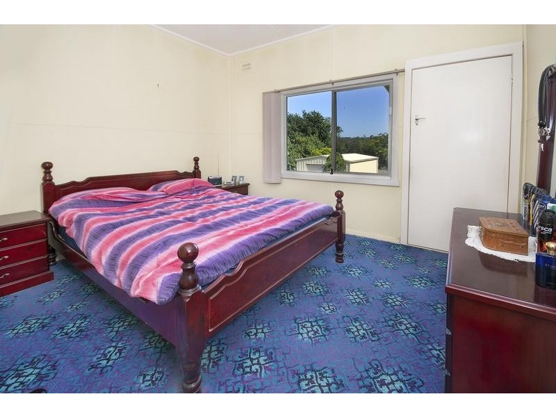 21 Fourth Street, Booragul NSW 2284