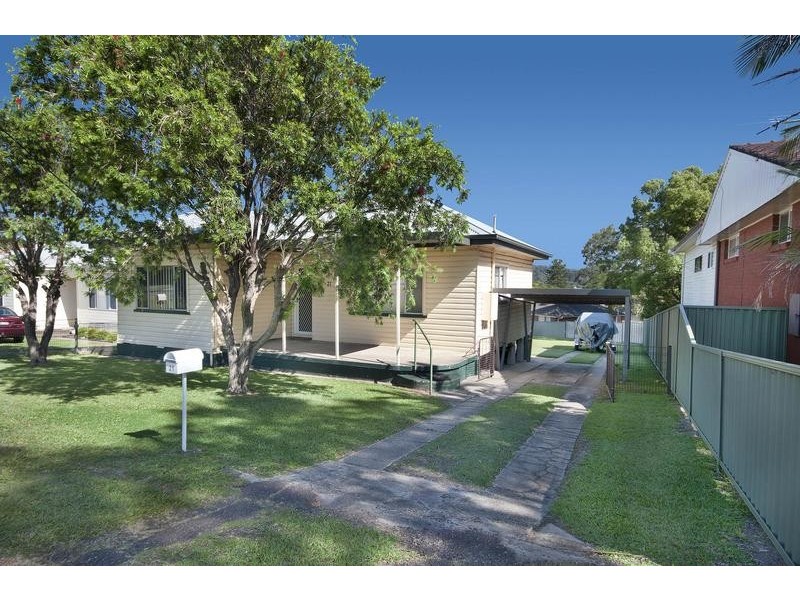 21 Fourth Street, Booragul NSW 2284