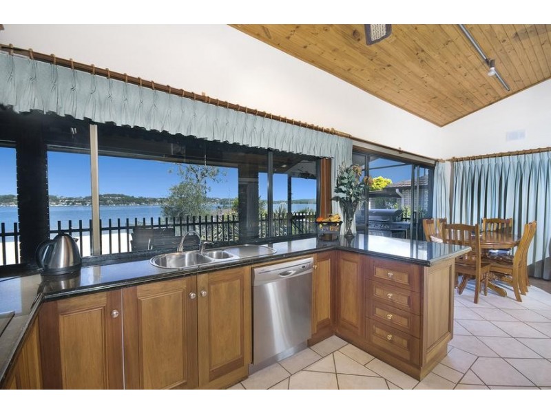 25 Grant Road, Coal Point NSW 2283