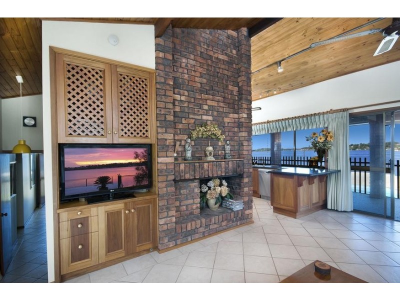 25 Grant Road, Coal Point NSW 2283