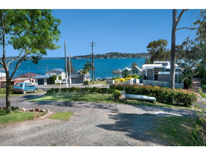 96 Coal Point Road, Coal Point NSW 2283