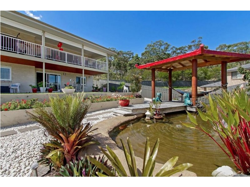 8 Bluerock Close, Fennell Bay NSW 2283