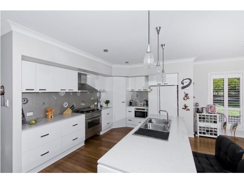 8 Bluerock Close, Fennell Bay NSW 2283