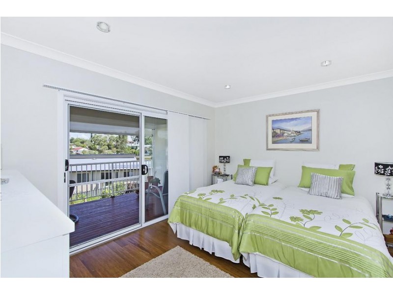 8 Bluerock Close, Fennell Bay NSW 2283