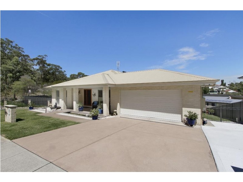 8 Bluerock Close, Fennell Bay NSW 2283