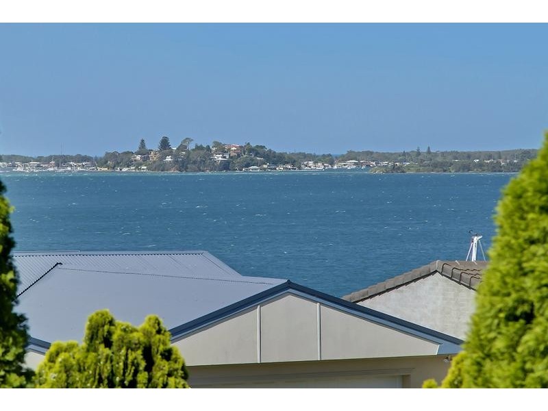 1 Sealand Road, Fishing Point NSW 2283