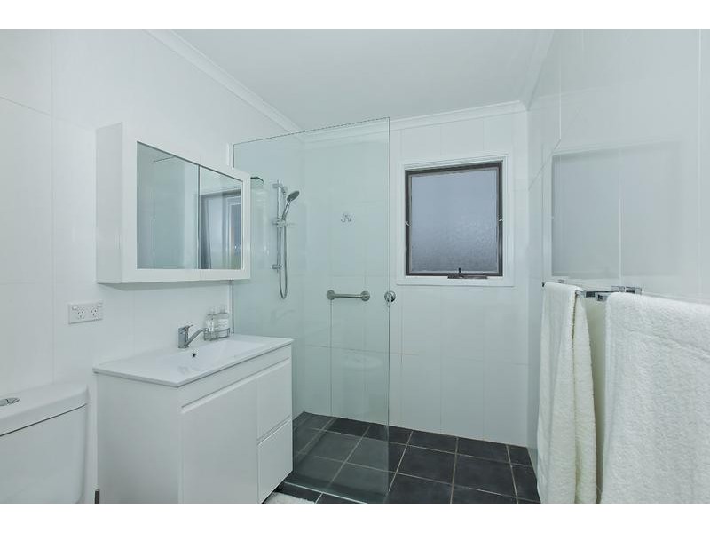 1 Sealand Road, Fishing Point NSW 2283