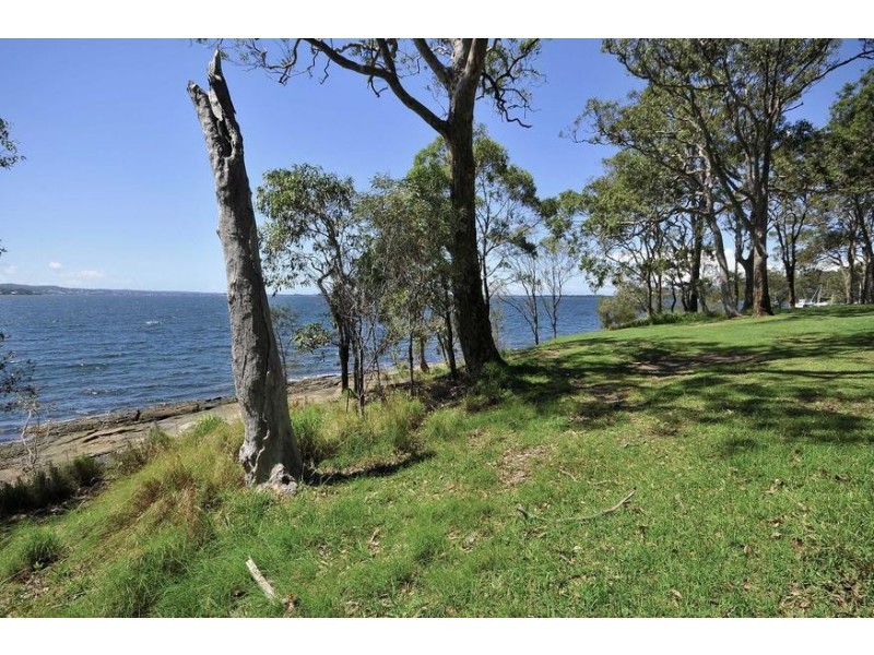 211 Watkins Road, Wangi Wangi NSW 2267