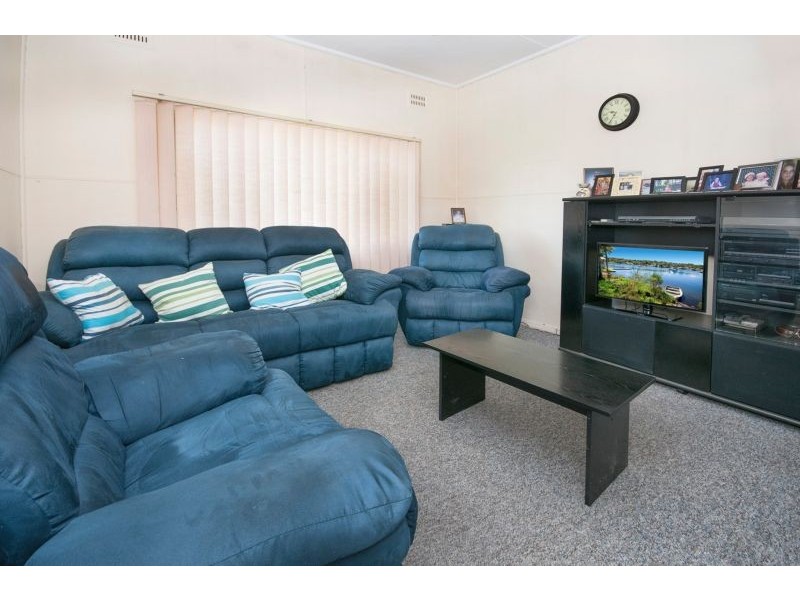 21 Fourth Street, Booragul NSW 2284