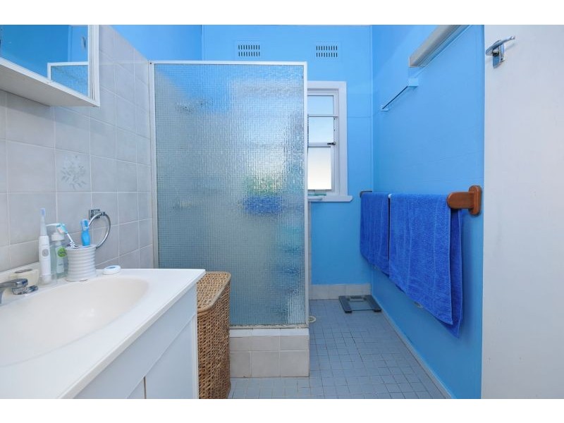21 Fourth Street, Booragul NSW 2284