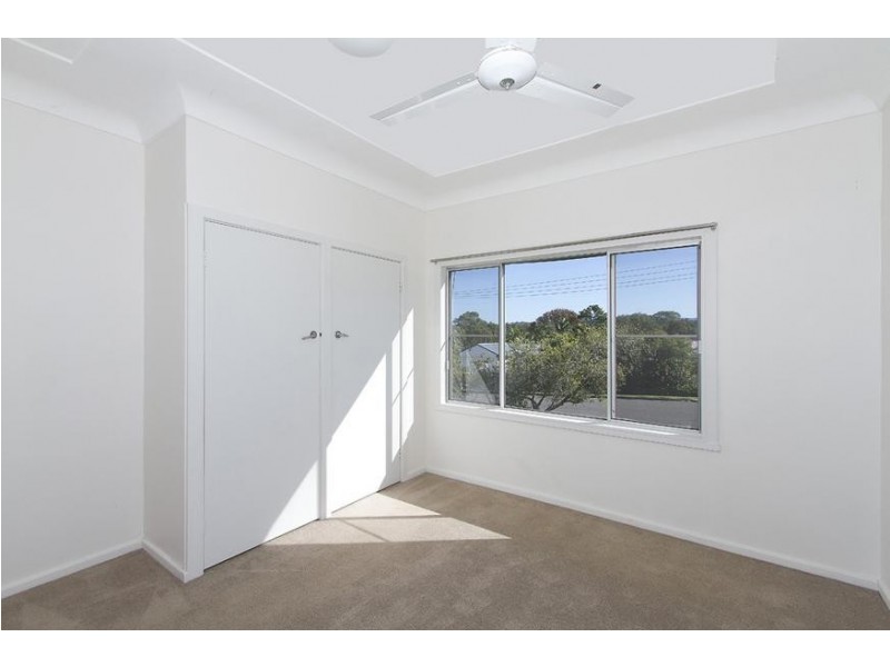 24 Lake Road, Fennell Bay NSW 2283