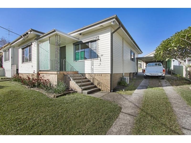 24 Lake Road, Fennell Bay NSW 2283