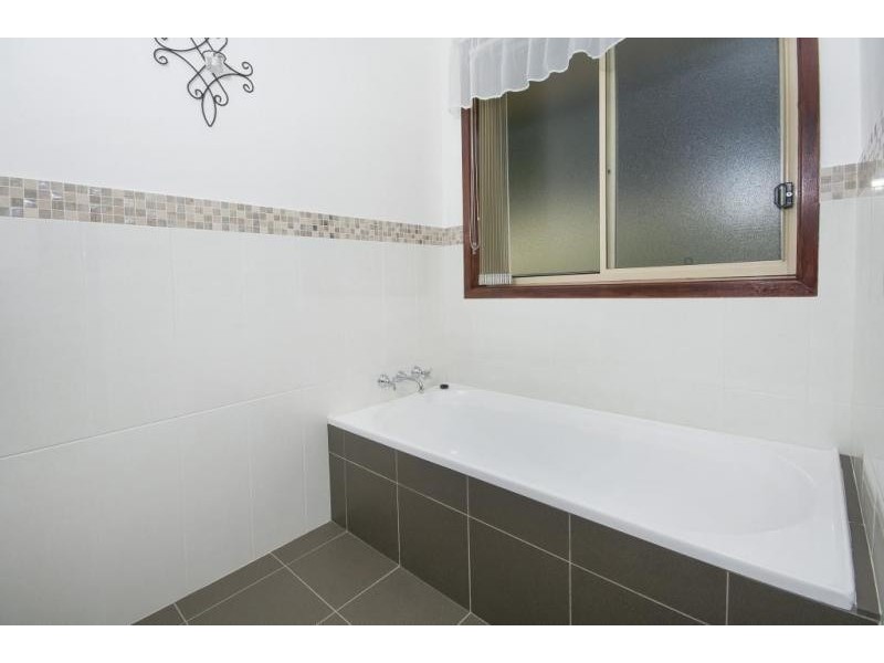 11 Claret Ash Close, Toronto NSW 2283