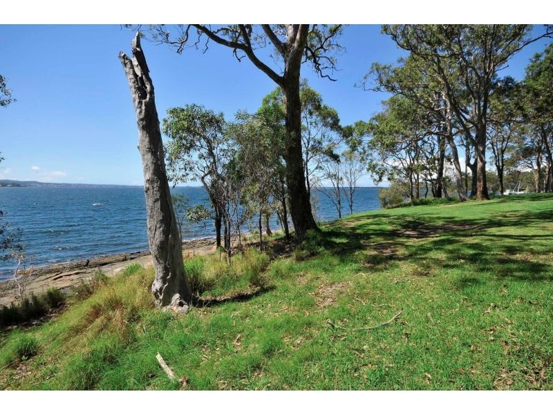 211 Watkins Road, Wangi Wangi NSW 2267