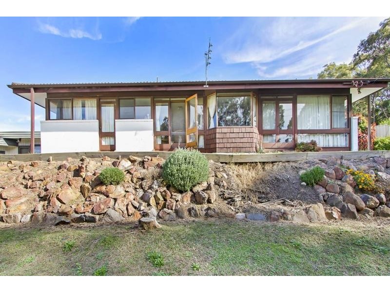 4 The Quarterdeck, Carey Bay NSW 2283