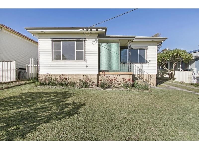 24 Lake Road, Fennell Bay NSW 2283