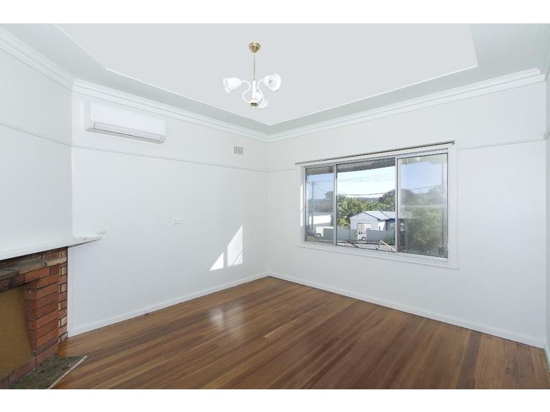 24 Lake Road, Fennell Bay NSW 2283