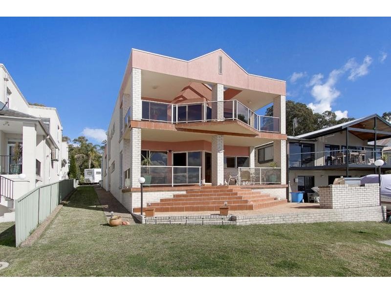 35 Excelsior Parade, Carey Bay NSW 2283