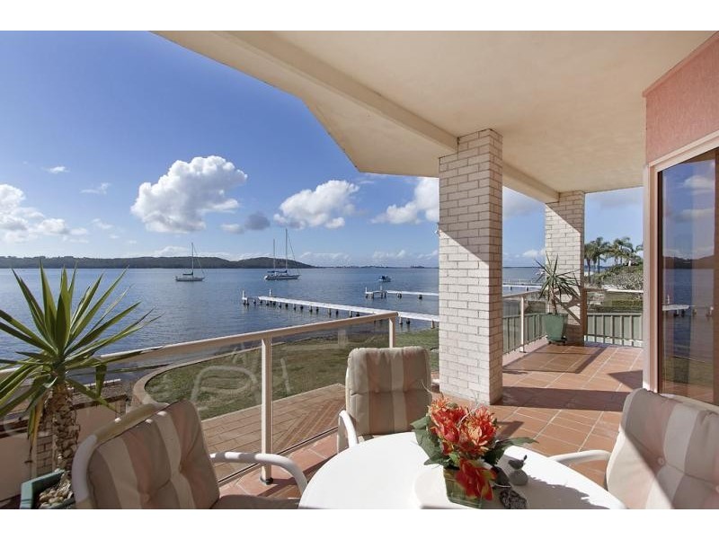 35 Excelsior Parade, Carey Bay NSW 2283