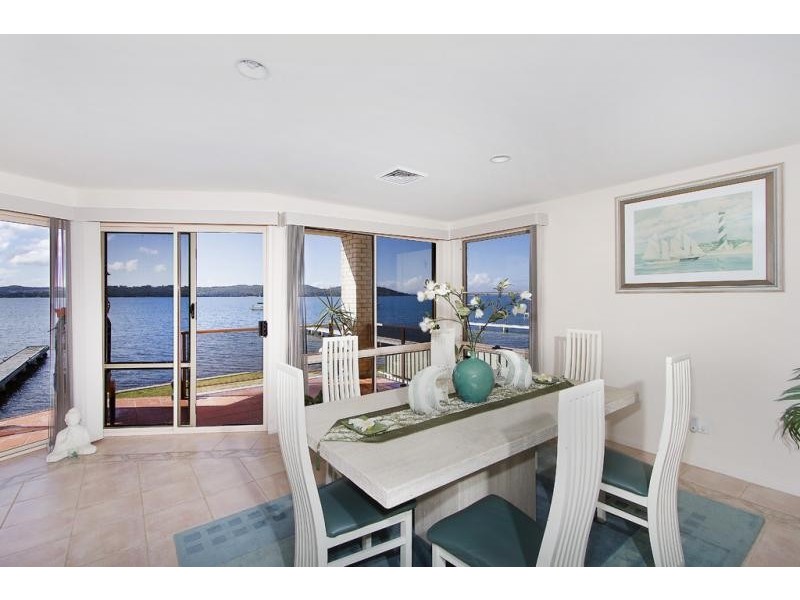 35 Excelsior Parade, Carey Bay NSW 2283