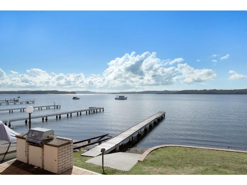 35 Excelsior Parade, Carey Bay NSW 2283