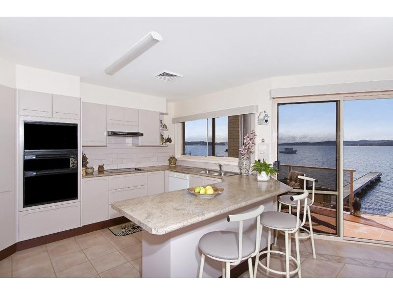 35 Excelsior Parade, Carey Bay NSW 2283