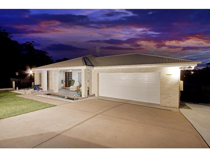 8 Bluerock Close, Fennell Bay NSW 2283