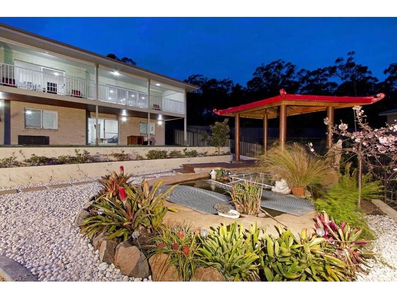 8 Bluerock Close, Fennell Bay NSW 2283