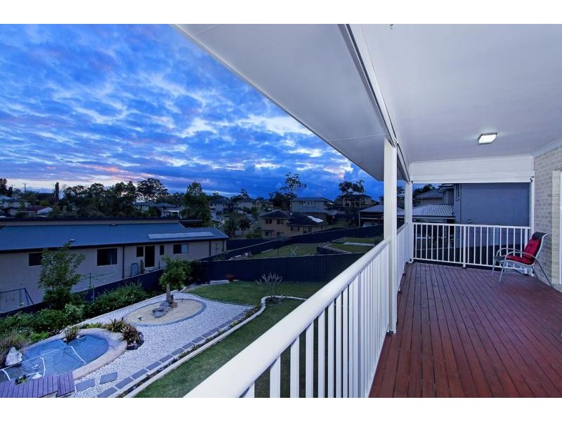 8 Bluerock Close, Fennell Bay NSW 2283