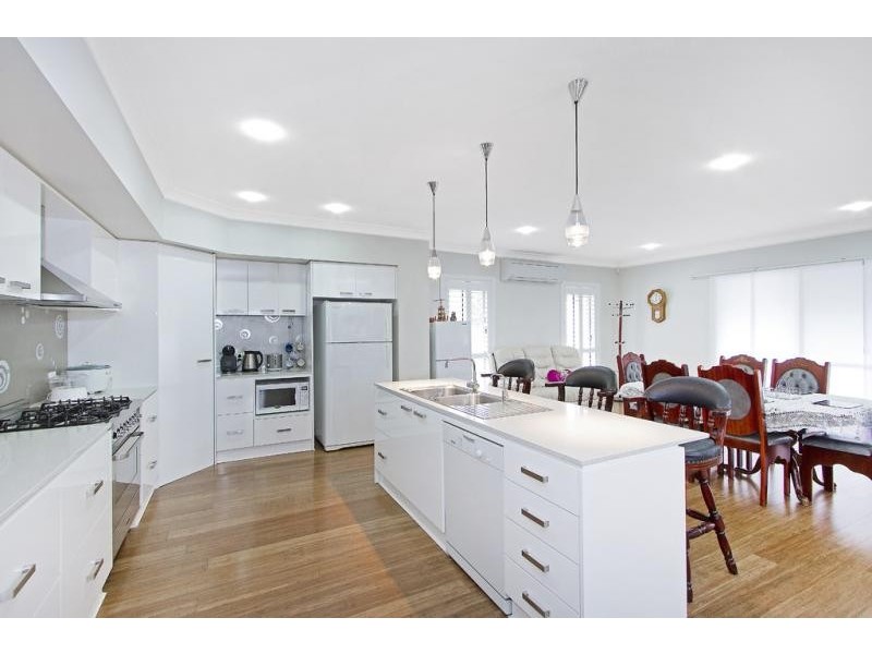 8 Bluerock Close, Fennell Bay NSW 2283