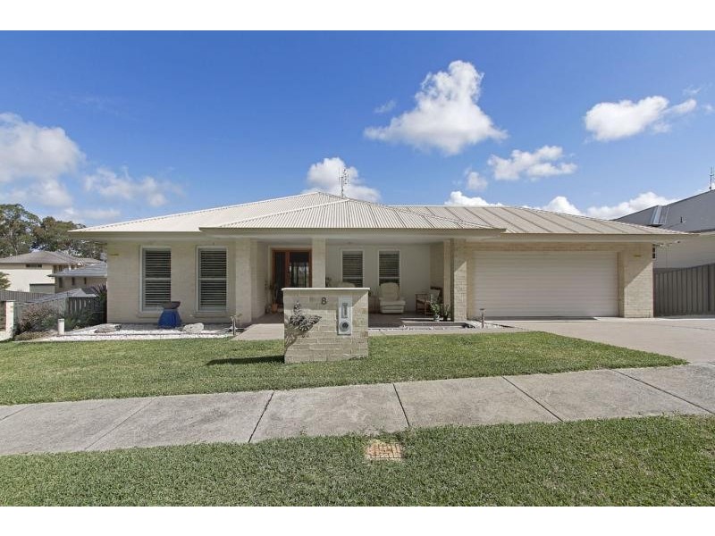8 Bluerock Close, Fennell Bay NSW 2283