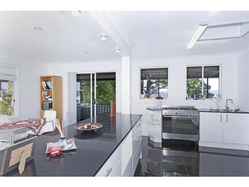 221 Excelsior Parade, Toronto NSW 2283