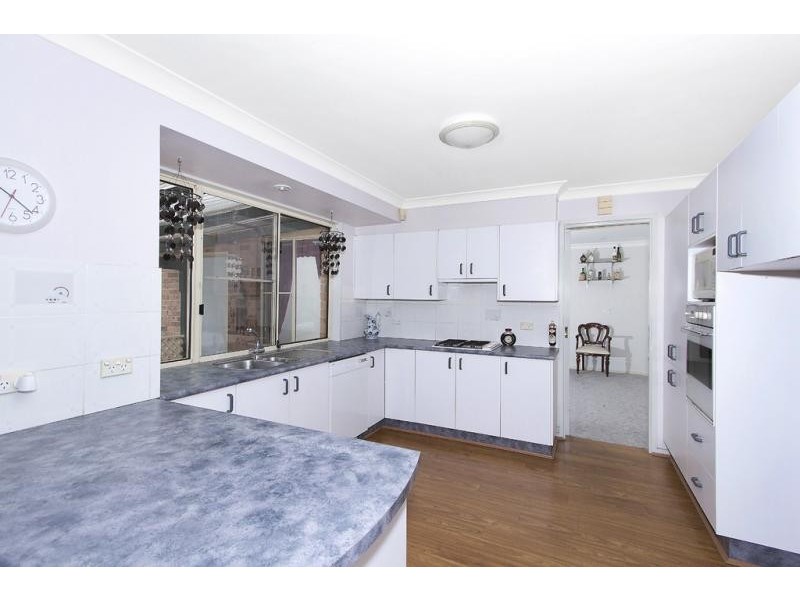 11 Columbia Close, Woodrising NSW 2284