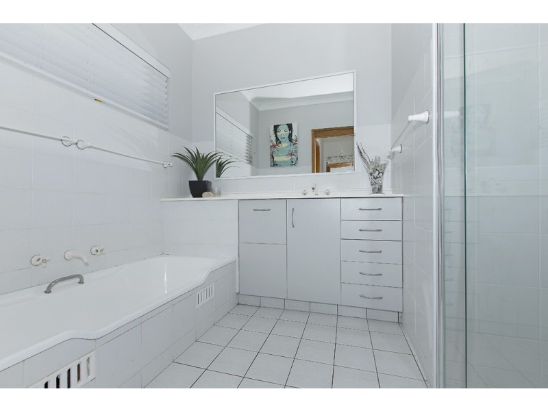 22 Lake Macquarie Close, Fennell Bay NSW 2283