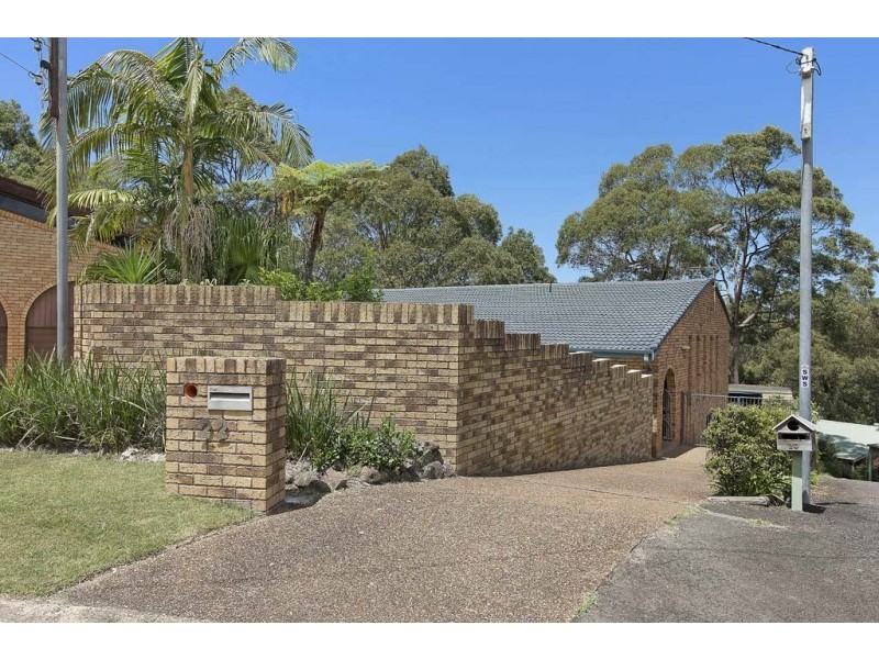 22 Lake Macquarie Close, Fennell Bay NSW 2283