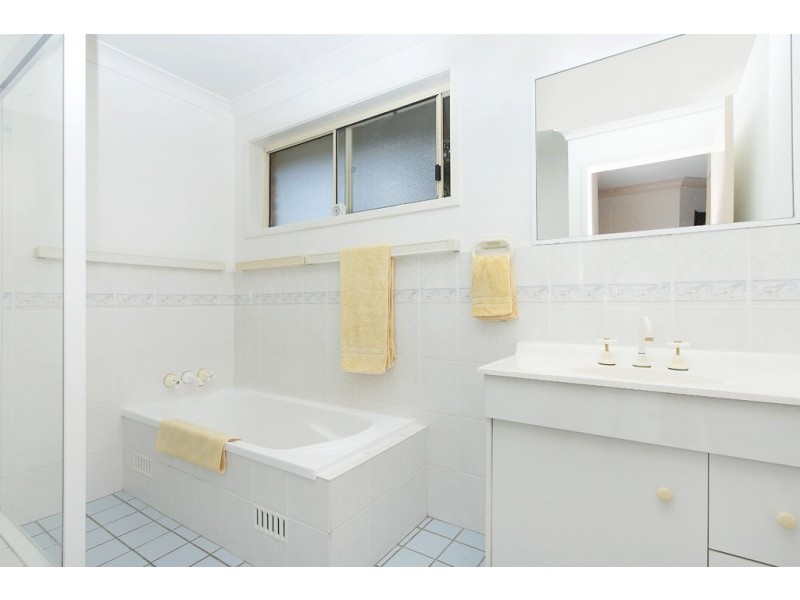 3 Azzura Close, Woodrising NSW 2284