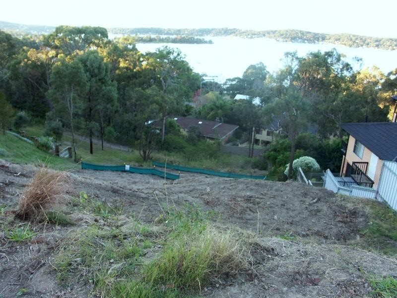 5 Ealing Crescent, Fishing Point NSW 2283