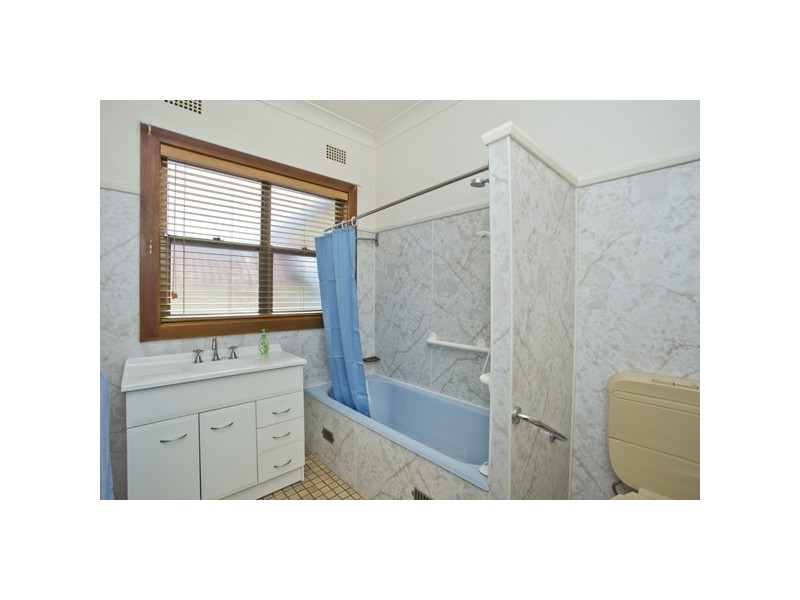 223 Awaba Road, Toronto NSW 2283