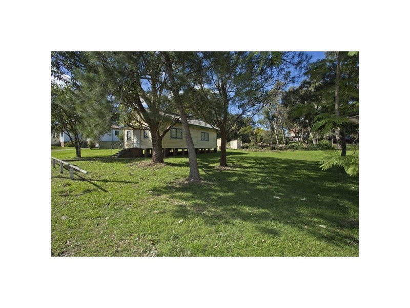 300 Main Road, Fennell Bay NSW 2283