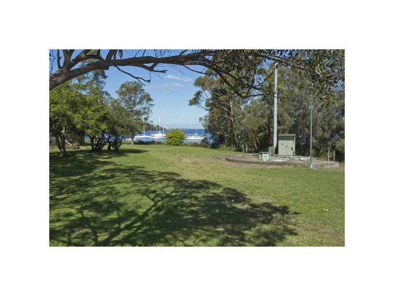 300 Main Road, Fennell Bay NSW 2283