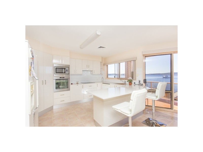 35 Excelsior Parade, Carey Bay NSW 2283