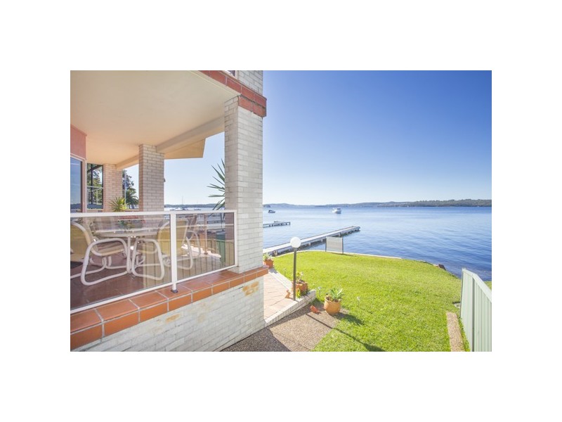 35 Excelsior Parade, Carey Bay NSW 2283