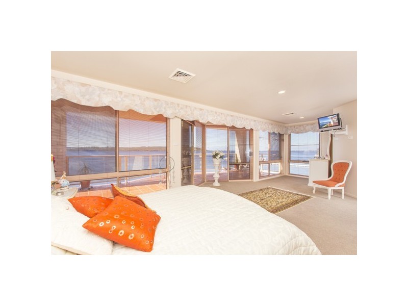 35 Excelsior Parade, Carey Bay NSW 2283