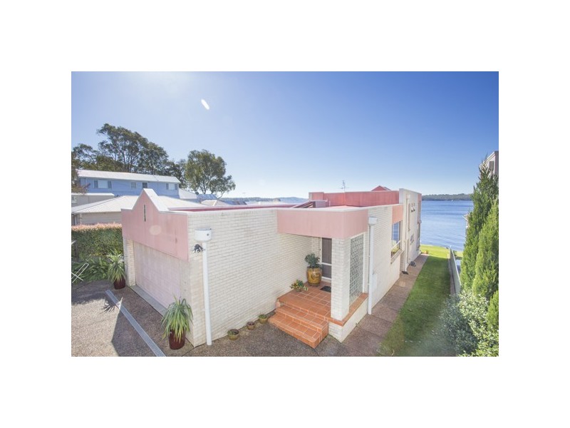 35 Excelsior Parade, Carey Bay NSW 2283