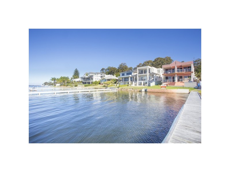 35 Excelsior Parade, Carey Bay NSW 2283