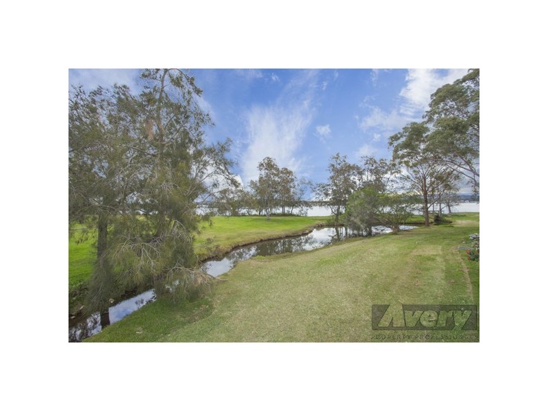 17 Roy Avenue, Bolton Point NSW 2283