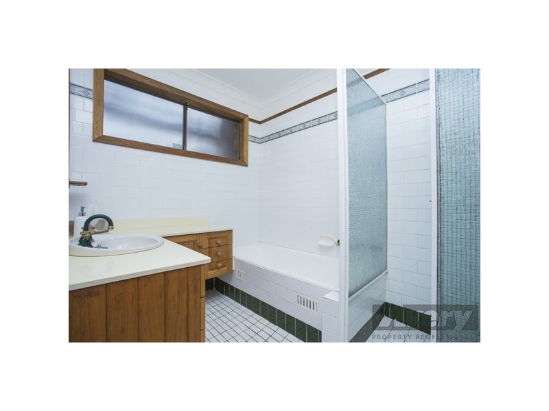 17 Roy Avenue, Bolton Point NSW 2283